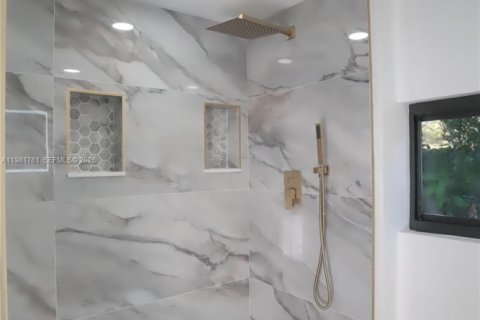 House in North Miami, Florida 4 bedrooms, 159.23 sq.m. № 2043014 - photo 27