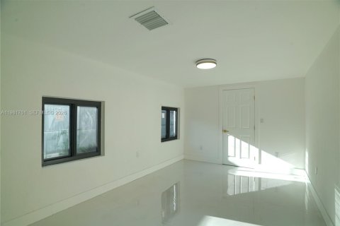 House in North Miami, Florida 4 bedrooms, 159.23 sq.m. № 2043014 - photo 25