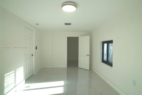 House in North Miami, Florida 4 bedrooms, 159.23 sq.m. № 2043014 - photo 26