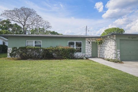 House in Port St. Lucie, Florida 2 bedrooms, 118.36 sq.m. № 2182677