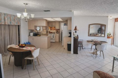 Casa en venta en Port St. Lucie, Florida, 2 dormitorios, 118.36 m2 № 2182677 - foto 2