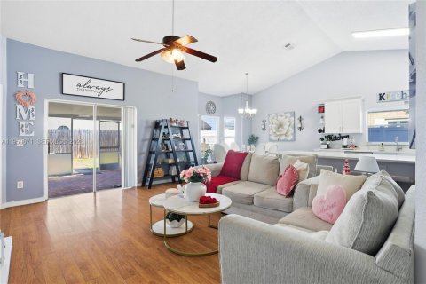 House in Orlando, Florida 3 bedrooms, 128.48 sq.m. № 2080687 - photo 6