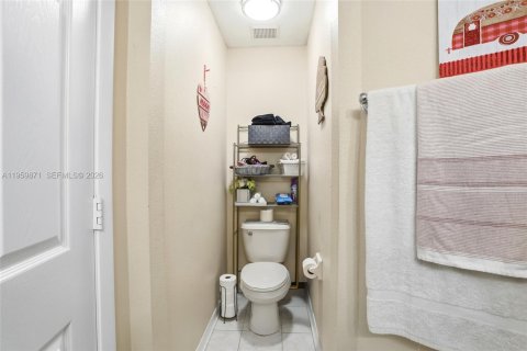 House in Orlando, Florida 3 bedrooms, 128.48 sq.m. № 2080687 - photo 18