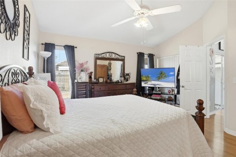 House in Orlando, Florida 3 bedrooms, 128.48 sq.m. № 2080687 - photo 15