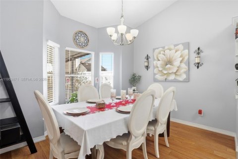 House in Orlando, Florida 3 bedrooms, 128.48 sq.m. № 2080687 - photo 9