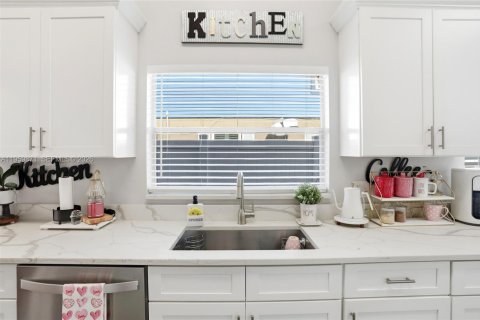 House in Orlando, Florida 3 bedrooms, 128.48 sq.m. № 2080687 - photo 12