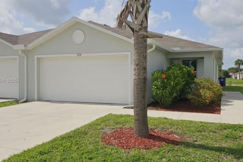 Купить виллу или дом в Лихай-Эйкерс, Флорида 3 спальни, № 1964078 - фото 1