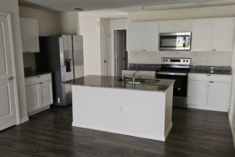 Купить виллу или дом в Лихай-Эйкерс, Флорида 3 спальни, № 1964078 - фото 4