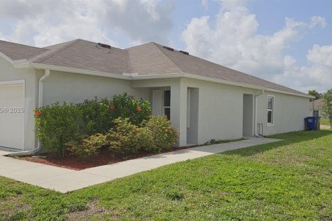 Купить виллу или дом в Лихай-Эйкерс, Флорида 3 спальни, № 1964078 - фото 3