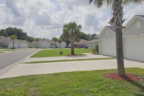 Купить виллу или дом в Лихай-Эйкерс, Флорида 3 спальни, № 1964078 - фото 2