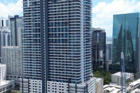 Condo in Miami, Florida, 1 bedroom  № 2153002 - photo 1