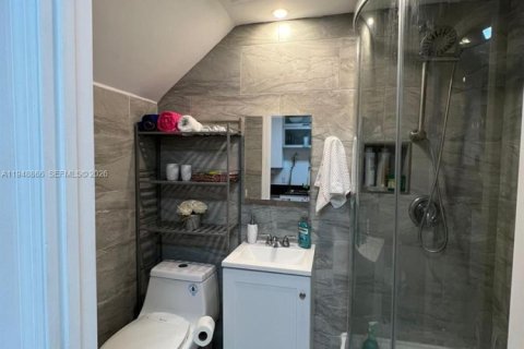 Condo in Miami, Florida, 1 bedroom  № 2153002 - photo 11