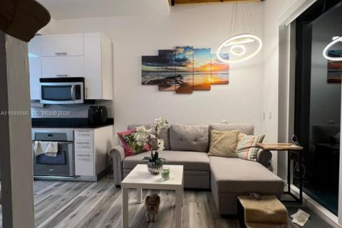 Condo in Miami, Florida, 1 bedroom  № 2153002 - photo 5