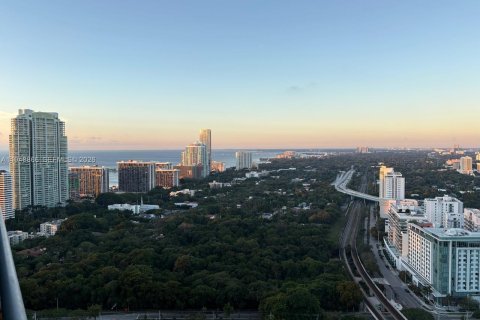 Condo in Miami, Florida, 1 bedroom  № 2153002 - photo 15