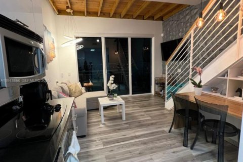Condo in Miami, Florida, 1 bedroom  № 2153002 - photo 8