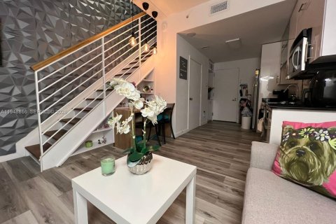 Condo in Miami, Florida, 1 bedroom  № 2153002 - photo 3