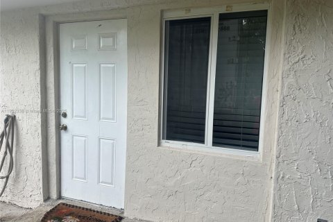 Villa ou maison à louer à Miami, Floride: 1 chambre, 83.61 m2 № 1976278 - photo 12