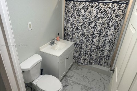 Villa ou maison à louer à Miami, Floride: 1 chambre, 83.61 m2 № 1976278 - photo 6