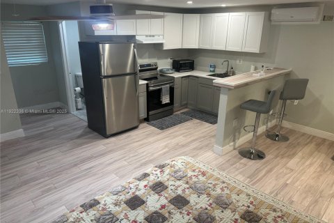 Villa ou maison à louer à Miami, Floride: 1 chambre, 83.61 m2 № 1976278 - photo 4