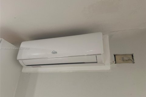 Villa ou maison à louer à Miami, Floride: 1 chambre, 83.61 m2 № 1976278 - photo 11