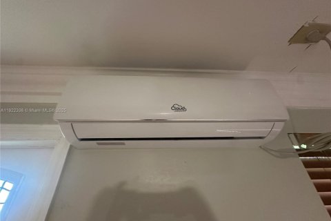 Villa ou maison à louer à Miami, Floride: 1 chambre, 83.61 m2 № 1976278 - photo 18