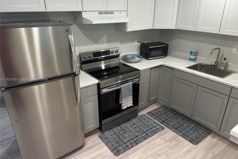 Villa ou maison à louer à Miami, Floride: 1 chambre, 83.61 m2 № 1976278 - photo 10