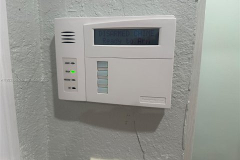 Villa ou maison à louer à Miami, Floride: 1 chambre, 83.61 m2 № 1976278 - photo 8