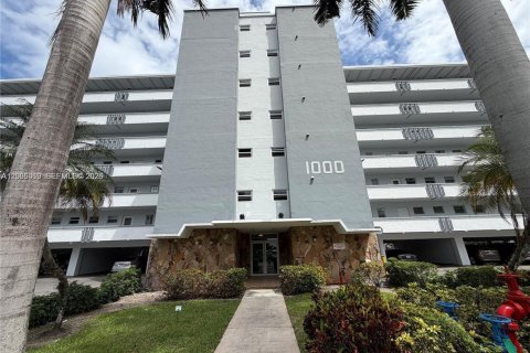 Condo à Hallandale Beach, Floride, 2 chambres  № 2070160