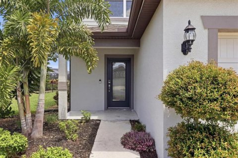 House in Parrish, Florida 4 bedrooms, 204.85 sq.m. № 2239672 - photo 3