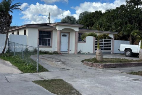 Casa en venta en Homestead, Florida, 4 dormitorios, 144.65 m2 № 2000411 - foto 2