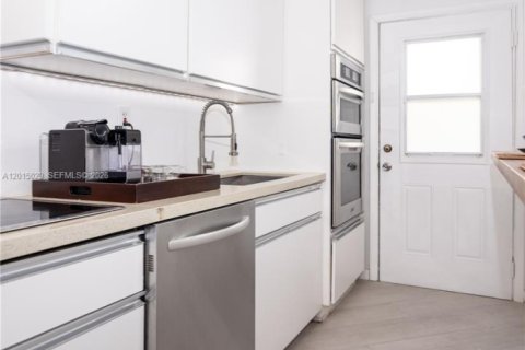Apartment in Miami Beach, Florida 1 bedroom, 54.81 sq.m. № 2153811 - photo 6