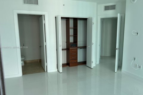 Condominio en venta en Miami, Florida, 3 dormitorios, 197.88 m2 № 2003019 - foto 17