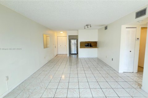 Condo in Miami, Florida, 2 bedrooms  № 1857334 - photo 2