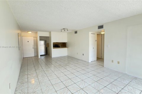 Condo in Miami, Florida, 2 bedrooms  № 1857334 - photo 3