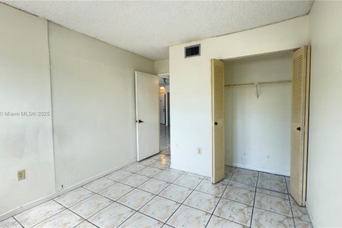 Condo in Miami, Florida, 2 bedrooms  № 1857334 - photo 11