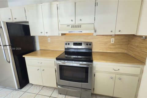 Condo in Miami, Florida, 2 bedrooms  № 1857334 - photo 6