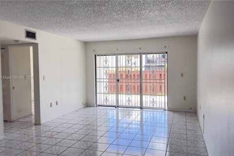 Condo in Miami, Florida, 2 bedrooms  № 1857334 - photo 5