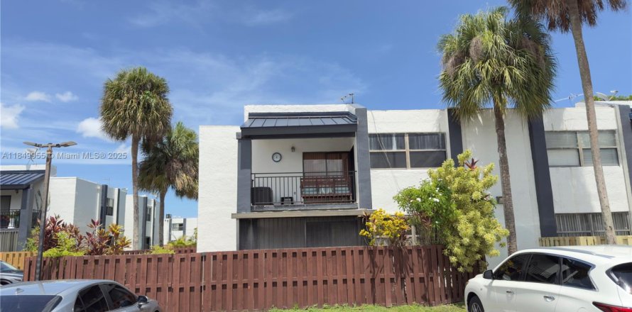 Condo in Miami, Florida, 2 bedrooms № 1857334