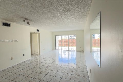 Condo in Miami, Florida, 2 bedrooms  № 1857334 - photo 4