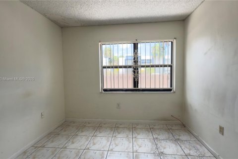 Condo in Miami, Florida, 2 bedrooms  № 1857334 - photo 12