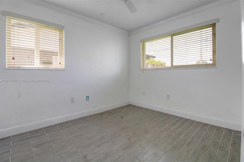 House in Pembroke Pines, Florida 3 bedrooms, 107.21 sq.m. № 1770735 - photo 13