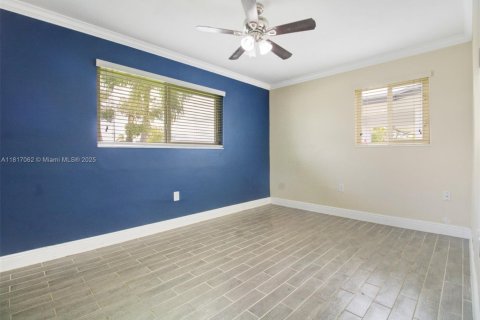 House in Pembroke Pines, Florida 3 bedrooms, 107.21 sq.m. № 1770735 - photo 11