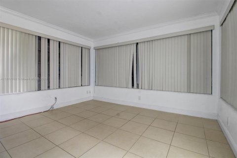 House in Pembroke Pines, Florida 3 bedrooms, 107.21 sq.m. № 1770735 - photo 15