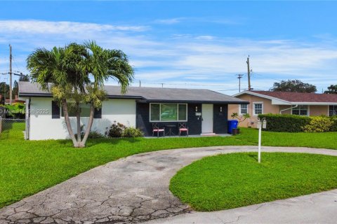 House in Pembroke Pines, Florida 3 bedrooms, 107.21 sq.m. № 1770735 - photo 20