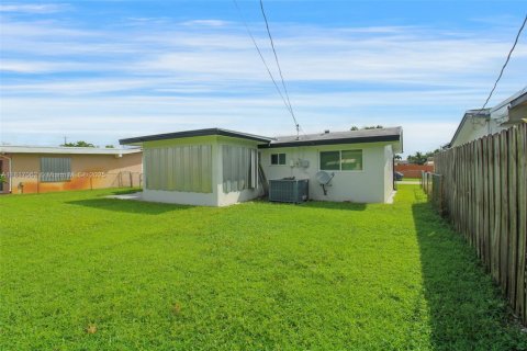 House in Pembroke Pines, Florida 3 bedrooms, 107.21 sq.m. № 1770735 - photo 23