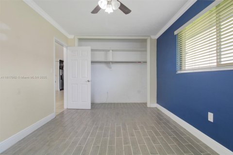 House in Pembroke Pines, Florida 3 bedrooms, 107.21 sq.m. № 1770735 - photo 12