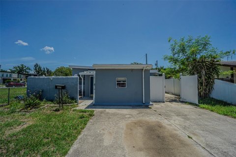 Villa ou maison à Saint Petersburg, Floride 4 chambres, 119.66 m2 № 2133684