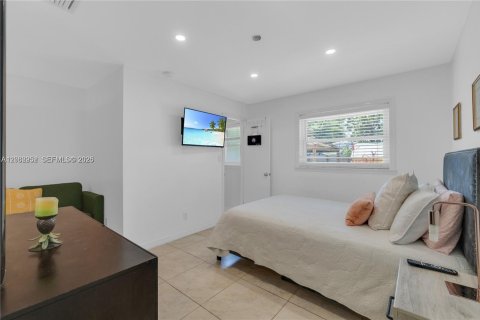 House in Hallandale Beach, Florida 3 bedrooms, 187.01 sq.m. № 2261328 - photo 18