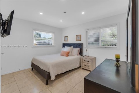 House in Hallandale Beach, Florida 3 bedrooms, 187.01 sq.m. № 2261328 - photo 17