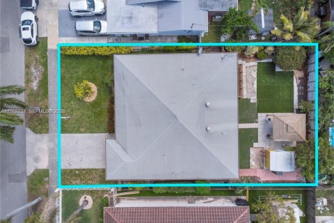 House in Hallandale Beach, Florida 3 bedrooms, 187.01 sq.m. № 2261328 - photo 30